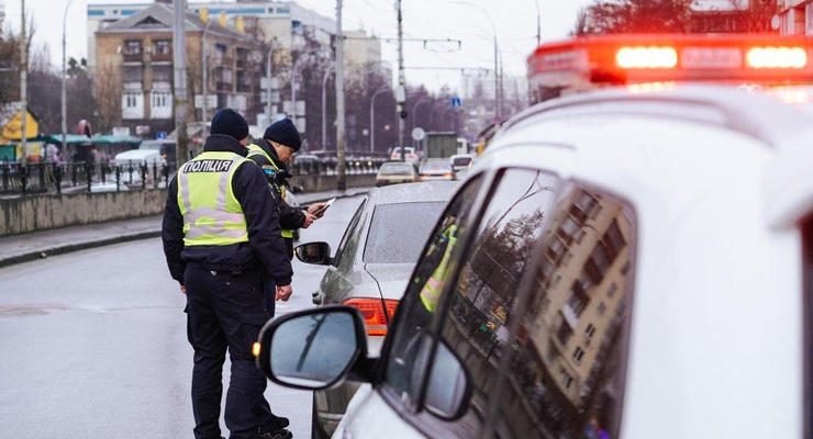 Полицейские штрафуют украинцев за «старые» водительские удостоверения