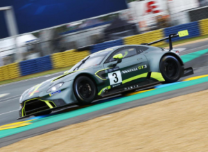 Aston Martin дает шанс стать пилотом легендарного спорткара Vantage GT