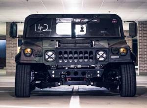 Новый Hummer H1 — настоящий монстр, предназначенный для скоростной езды (видео)