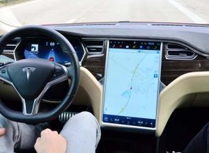 Автопилот Tesla Model 3 против ужасного дорожного движения в Лос-Анджелесе (видео)