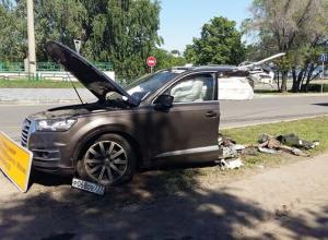 Почему Audi Q7 разорвало пополам в этой аварии