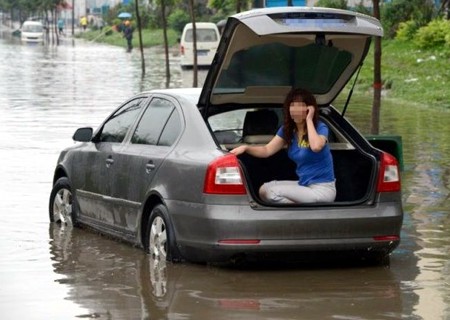 Как уберечь автомобиль во время наводнения?