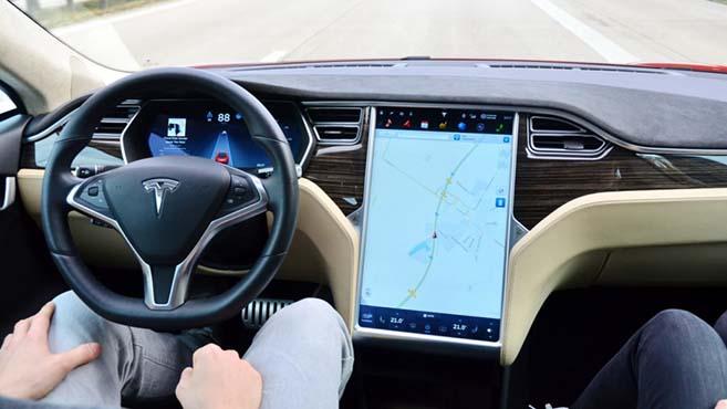 Автопилот Tesla Model 3 против ужасного дорожного движения в Лос-Анджелесе (видео)