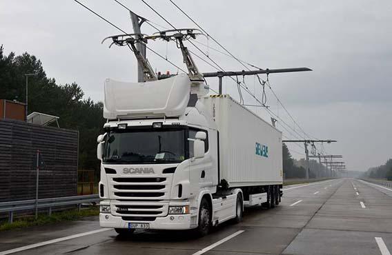 «eHighway»: в Германии скрестили троллейбус с фурой и запустили на автобаны